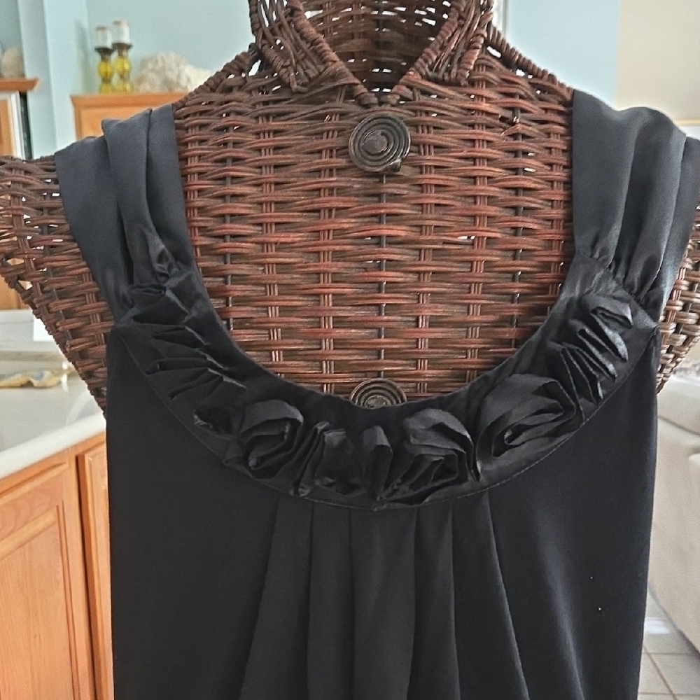 Cable & Gauge Black Ruffled Sleeveless Tank Top - Picture 13 of 13